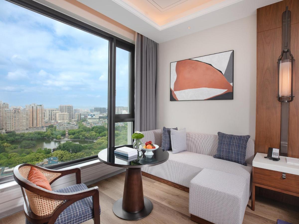 Kingdom Hotel Иу Экстерьер фото