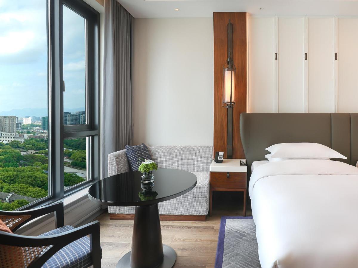 Kingdom Hotel Иу Экстерьер фото