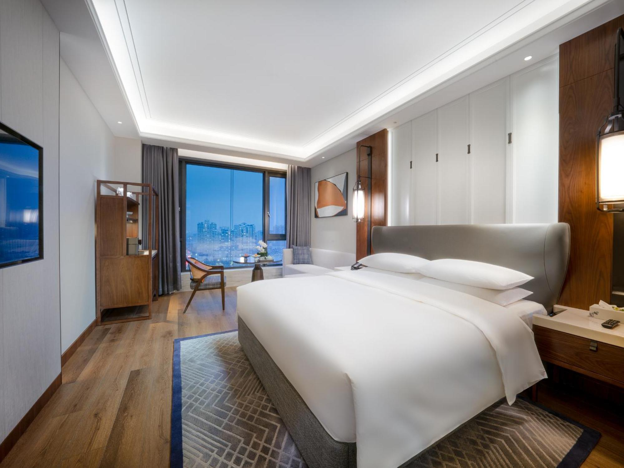 Kingdom Hotel Иу Экстерьер фото