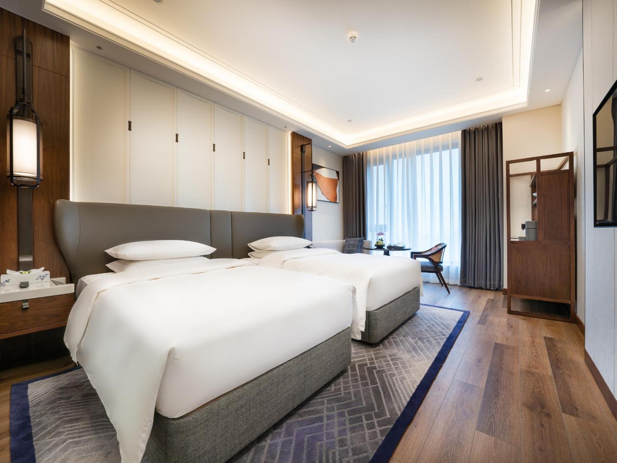 Kingdom Hotel Иу Экстерьер фото