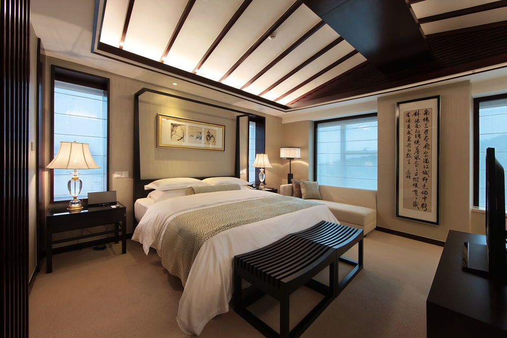 Kingdom Hotel Иу Экстерьер фото